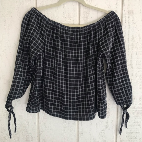 Madewell Tops - Madewell off the shoulder women black plaid top.
